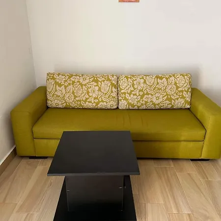 Kk Fafa Lejlighed Golem (Tirana)